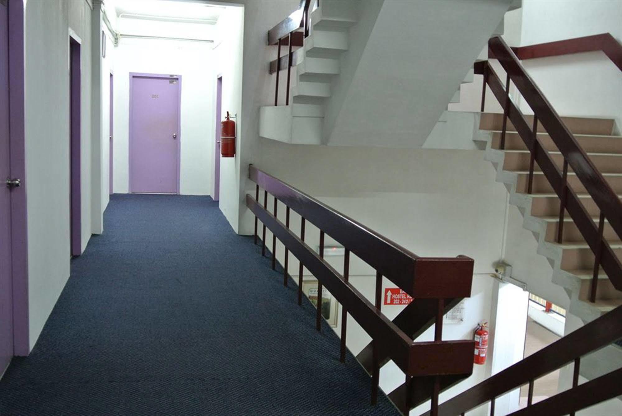 Хостел Ymca Penang Джорджтаун Экстерьер фото