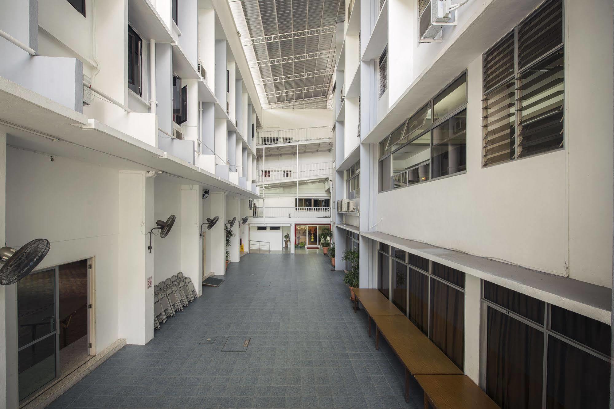 Хостел Ymca Penang Джорджтаун Экстерьер фото