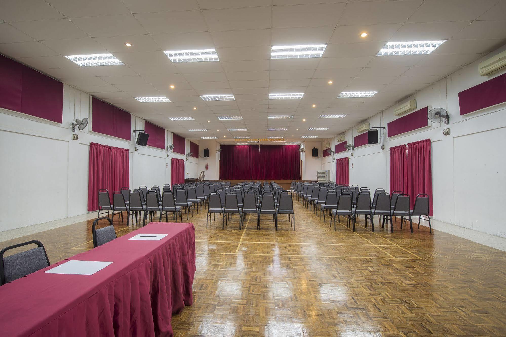 Хостел Ymca Penang Джорджтаун Экстерьер фото